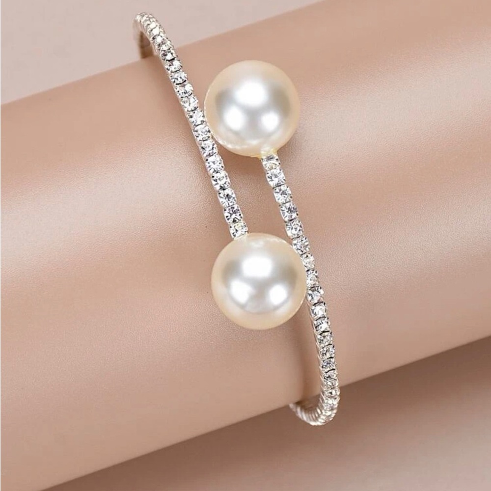 Rhinestone & Faux Pearl Decor Cuff Bangle